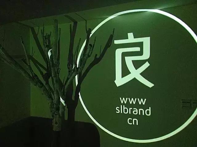 企业形象墙(LOGO墙、标志墙)是企业VI中不可或缺的重要部分,